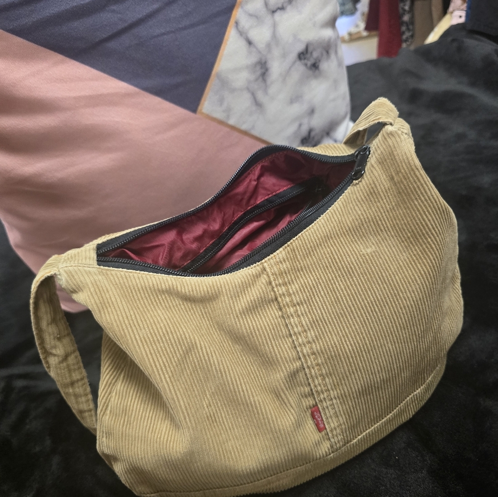 Levi's Classic Tan Corduroy Shoulder Bag - Picture 5 of 9